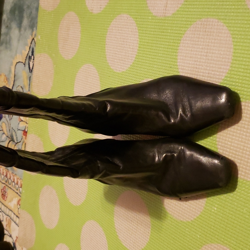 Great Cole Haan leather boots excellent condition